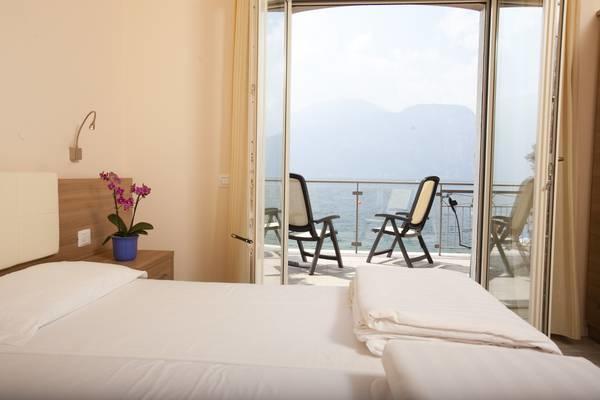 Hotel Garni Vela D'Oro 布雷佐内加尔达 外观 照片