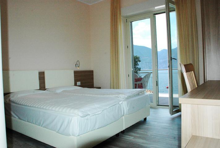 Hotel Garni Vela D'Oro 布雷佐内加尔达 外观 照片